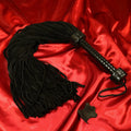 Schwarze Wildlederpeitsche mit 108 Schwänzen, exklusive BDSM-Ausrüstung von Chambers of Love