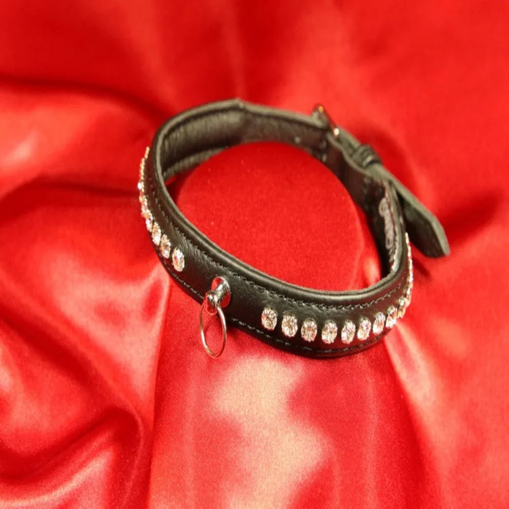 BDSM-Lederhalsband mit großen Kristallen