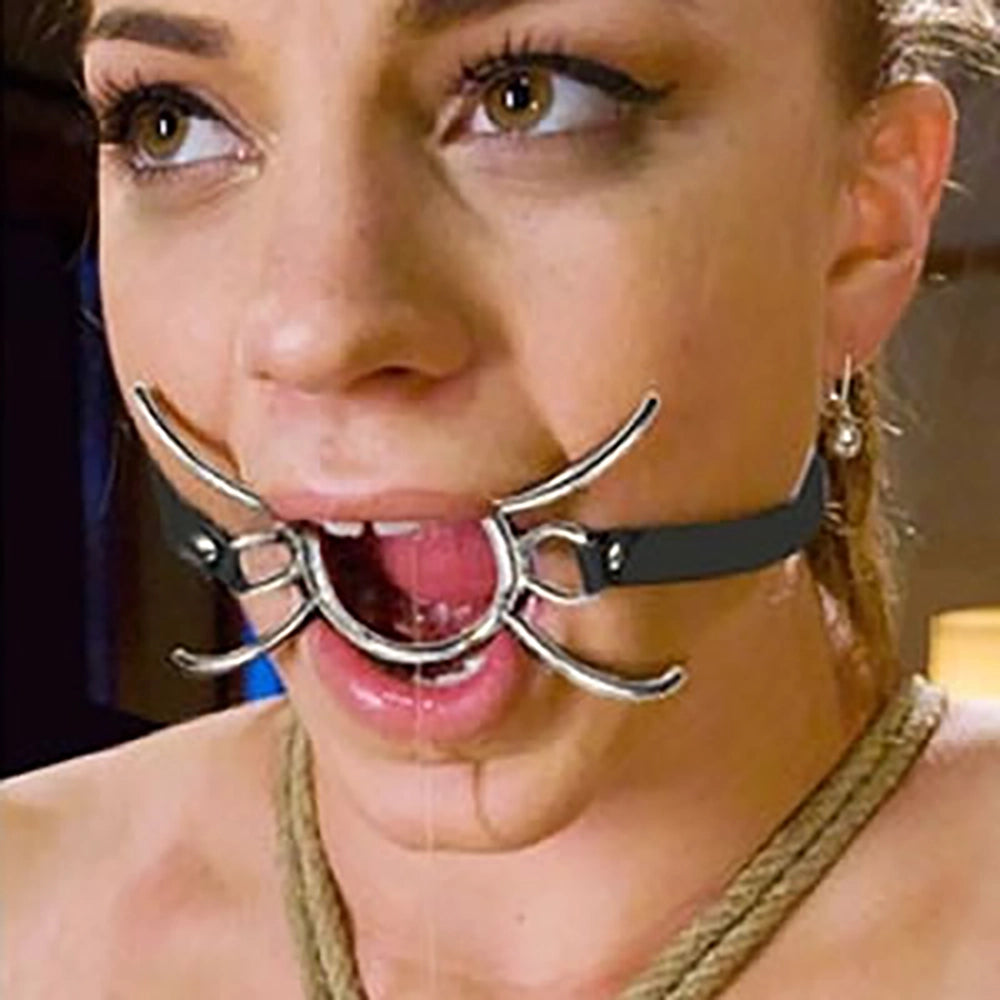 Spider gag - öppen mun gag på modell med rund metallring och spider-legs
