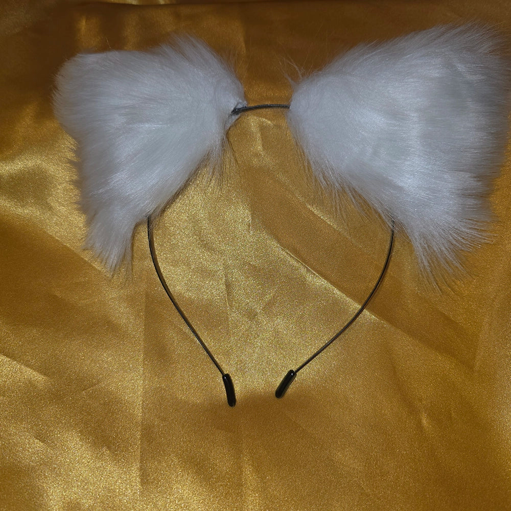 Katzenspiel – weiße Katzenohren aus Kunstfell auf einem Diadem – Chambers of Love