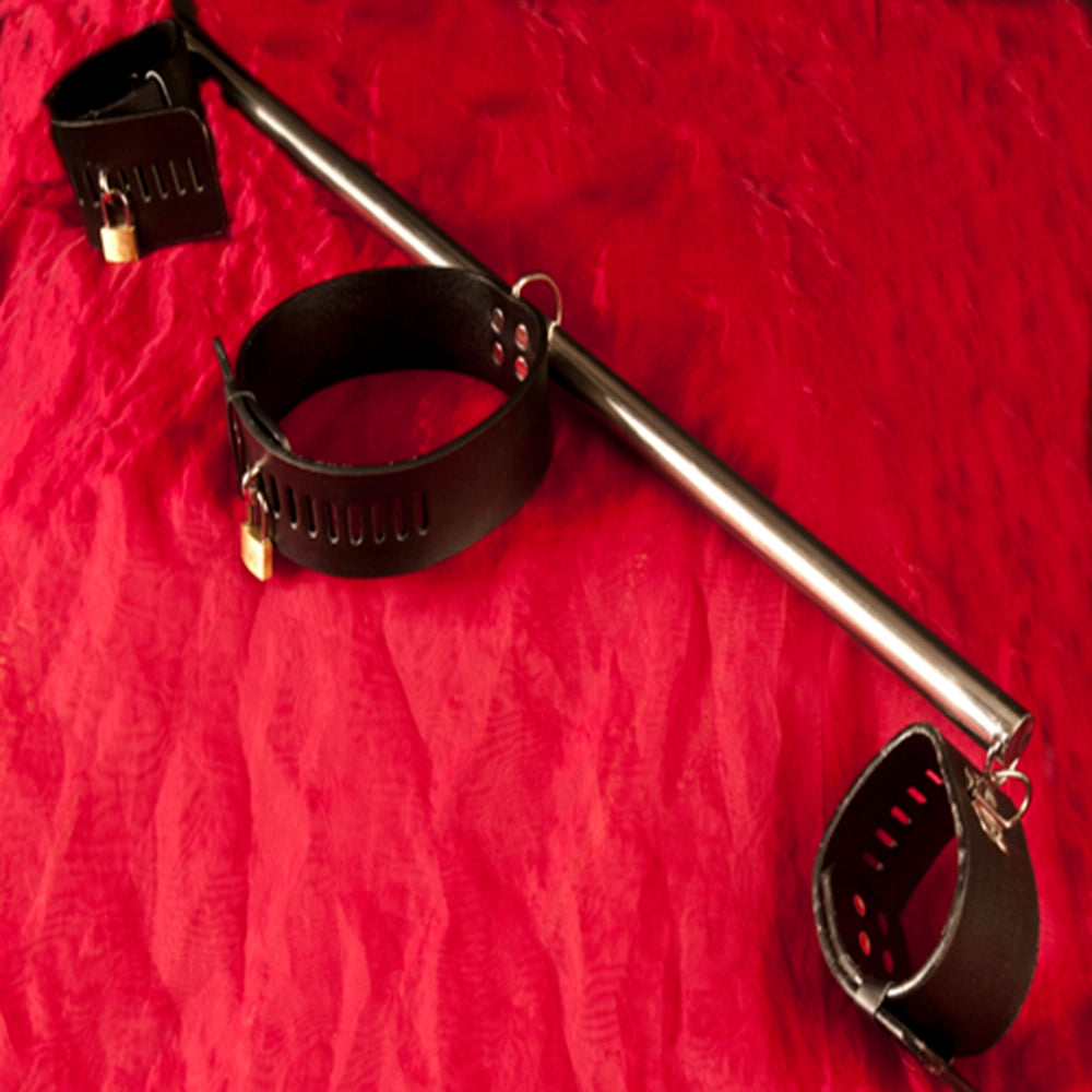 BDSM hals- och arm spridare Chambers of Love med rörligt halsband i 4,5 cm bredd