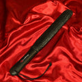 BDSM Träpaddel SVART VADDERAD med flätad svart läderyta från Chambers of Love