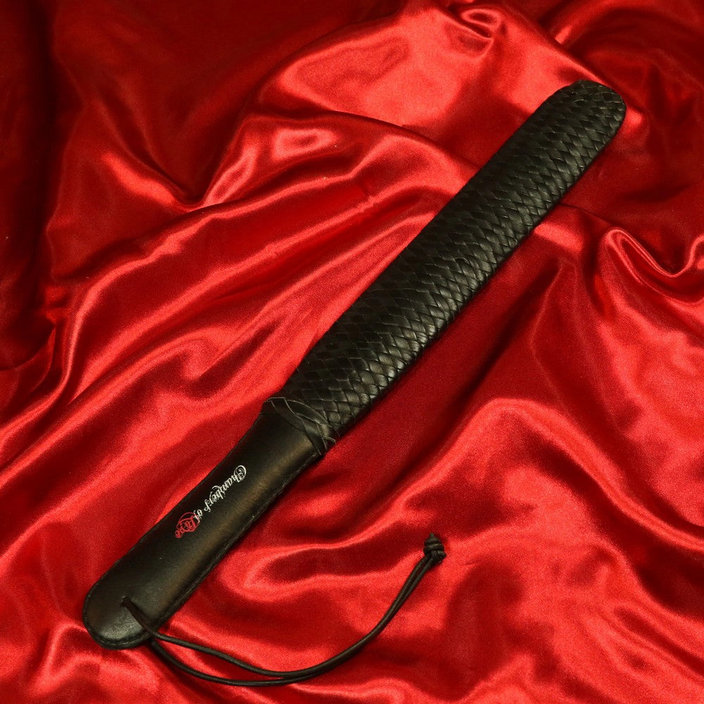 BDSM Träpaddel SVART VADDERAD med flätad svart läderyta från Chambers of Love