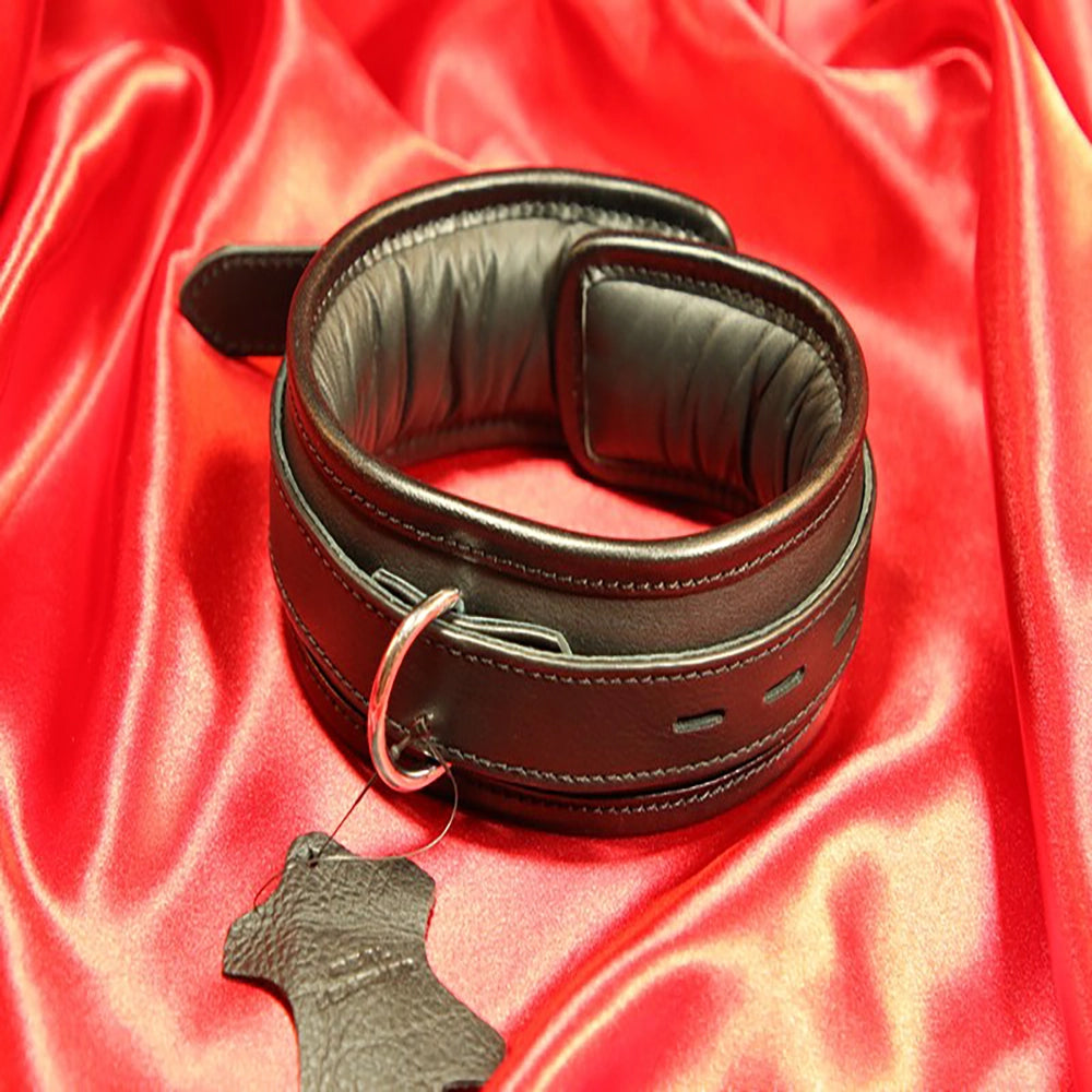 Låsbar BDSM-halsband i läder med 1 D-ring
