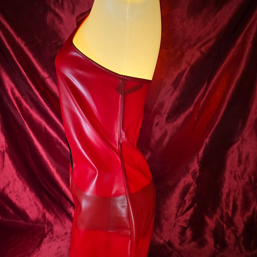 Rotes Datexkleid mit schwarzem Keil vorn