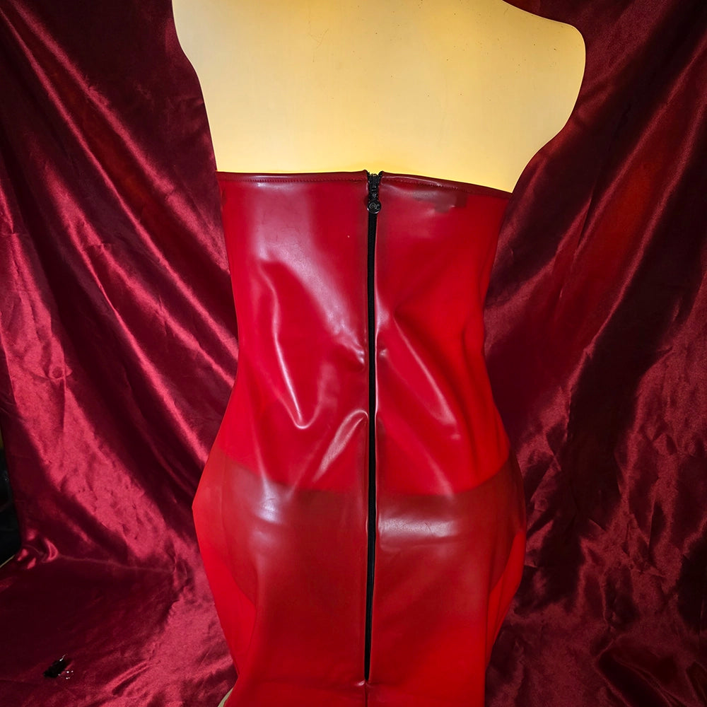Rotes Datexkleid mit schwarzem Keil vorn